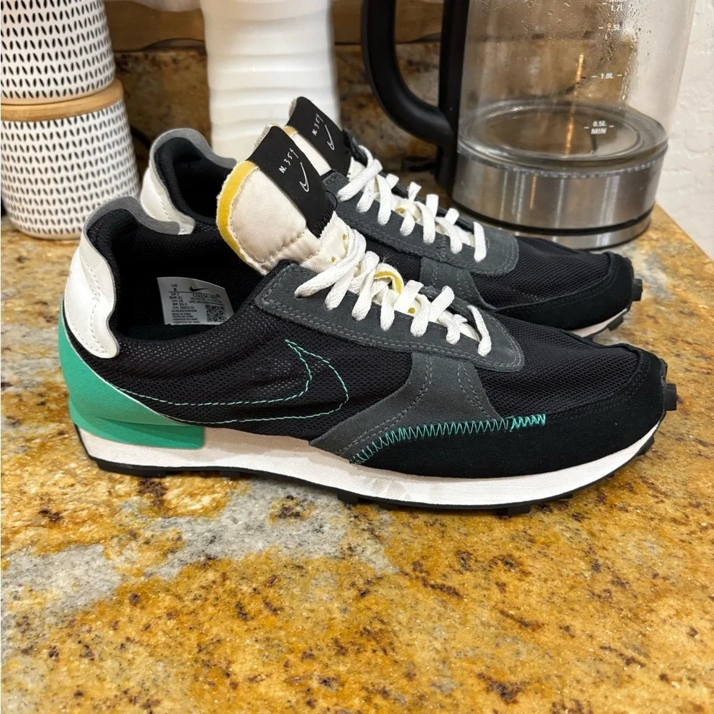 Nike Daybreak Type Black Menta size 8